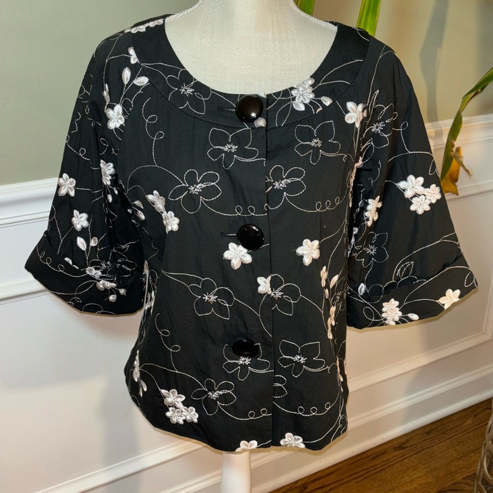 Josephine chaus women’s 10 black white embroidery 3‎ button jacket 3/4 sleeve